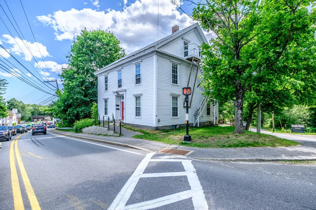 34 Main Street Topsham ME 04086