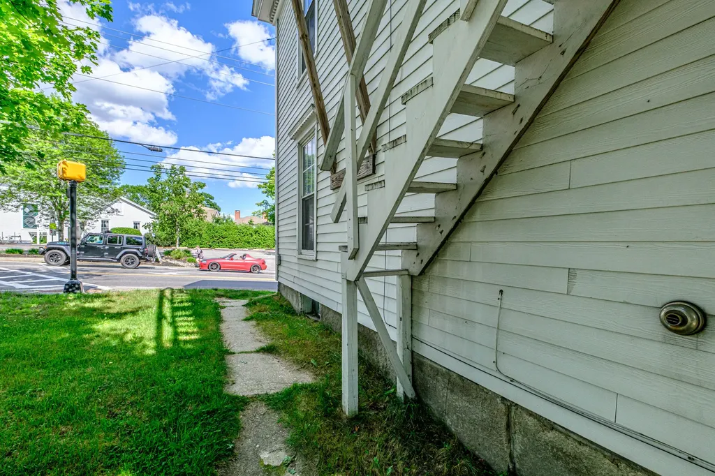 34 Main Street Topsham ME 04086