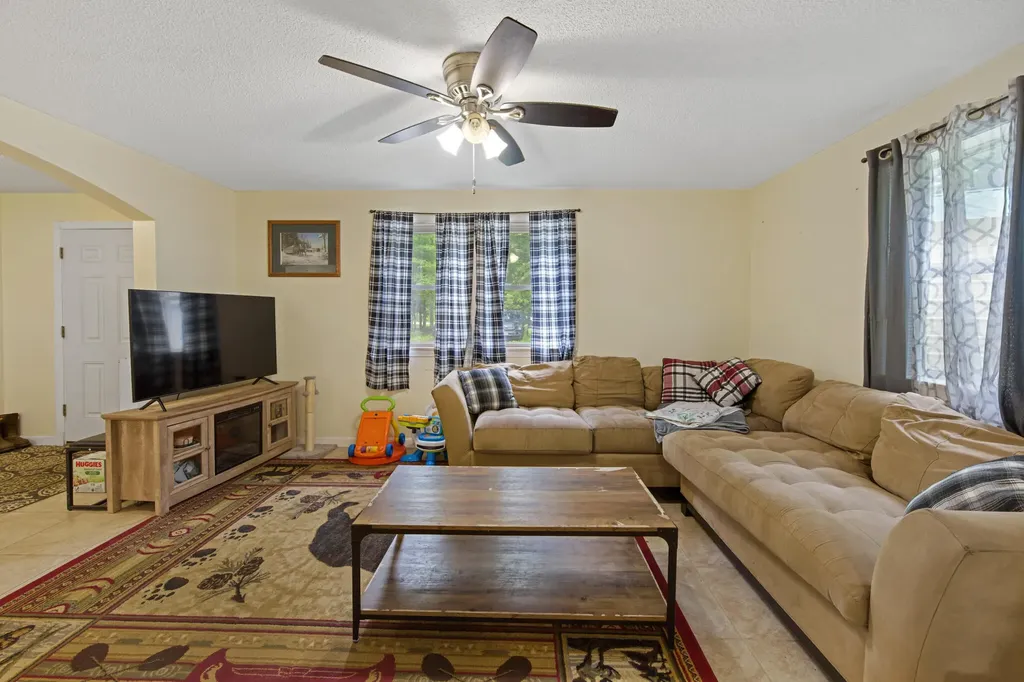 173 County Woods Road Newport ME 04953