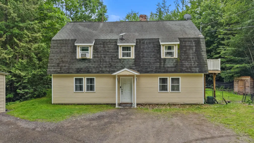 173 County Woods Road Newport ME 04953
