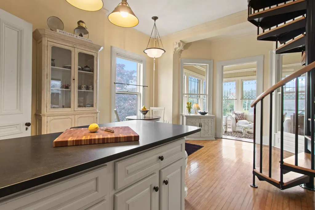 161 Pine Street Portland ME 04102