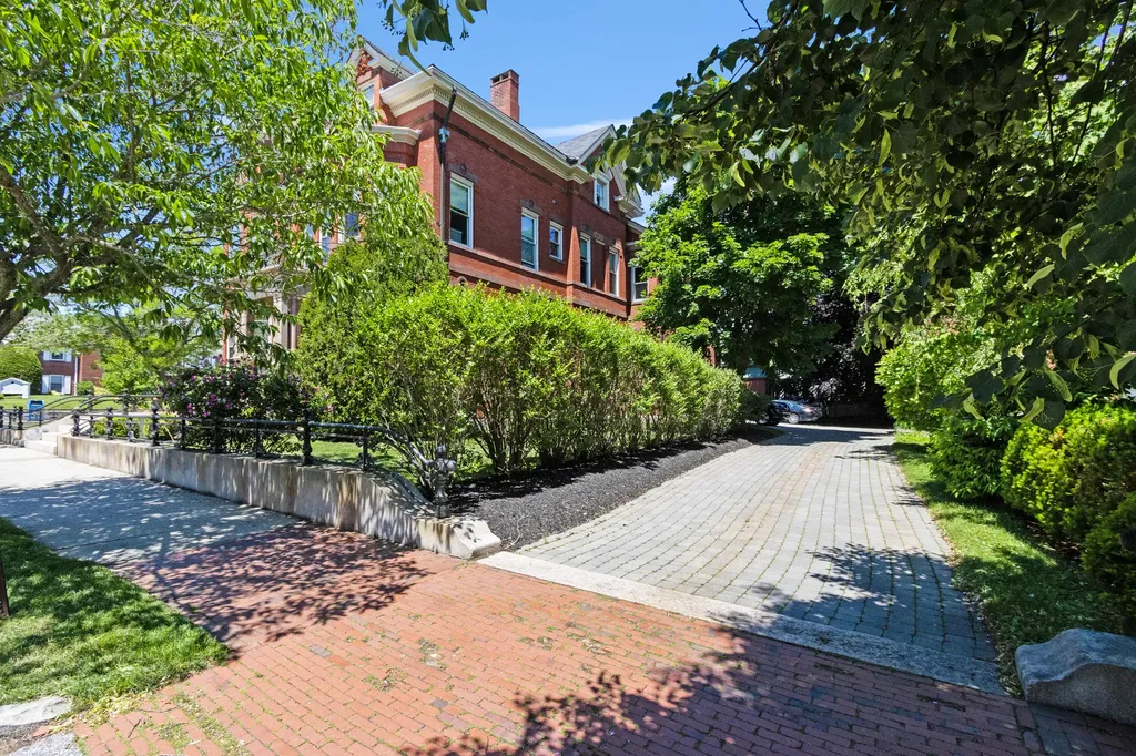 161 Pine Street Portland ME 04102