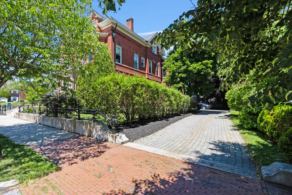 161 Pine Street Portland ME 04102