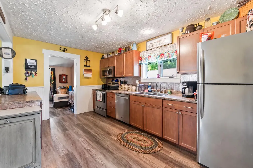 16 Essex Street Sanford ME 04073