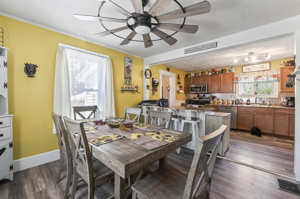 16 Essex Street Sanford ME 04073