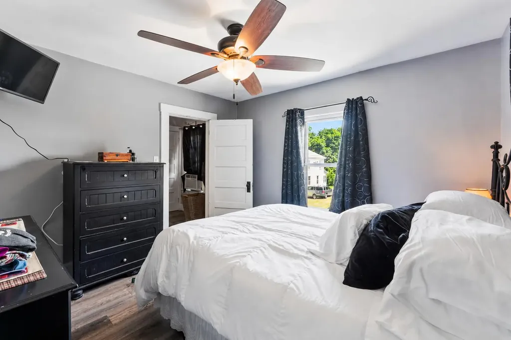 16 Essex Street Sanford ME 04073