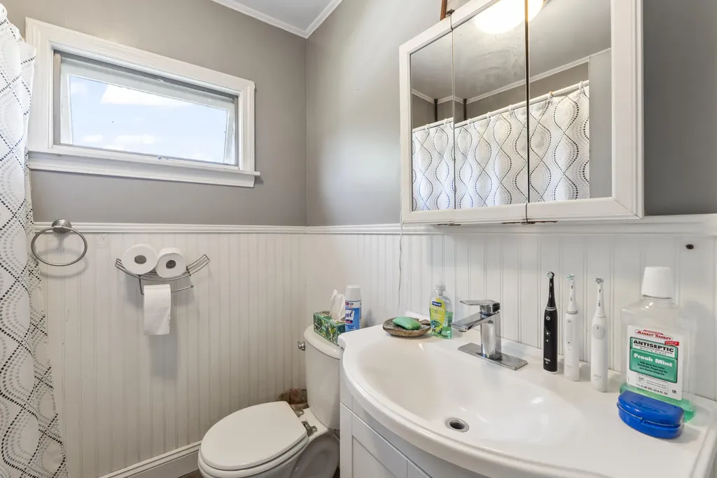 16 Essex Street Sanford ME 04073