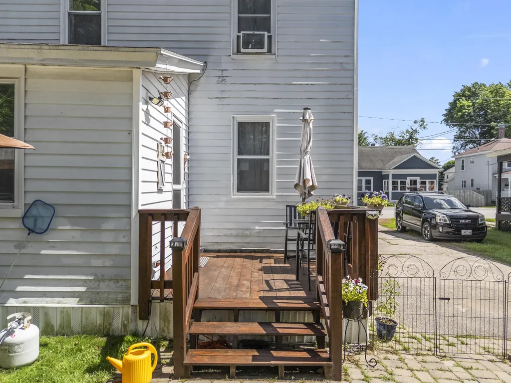 16 Essex Street Sanford ME 04073