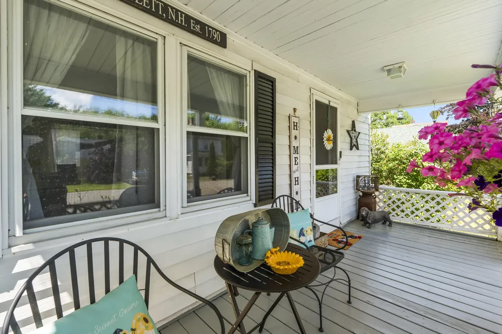 16 Essex Street Sanford ME 04073