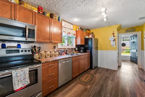 16 Essex Street Sanford ME 04073
