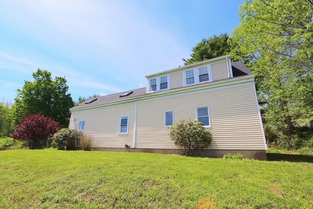8 Strawberry Lane Rockport ME 04856