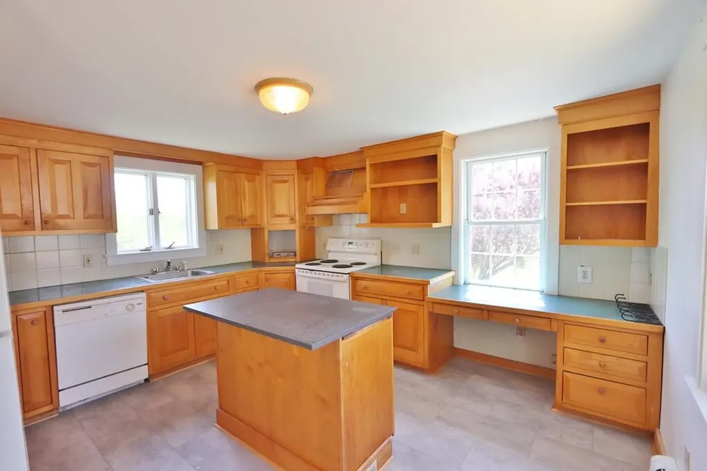 8 Strawberry Lane Rockport ME 04856