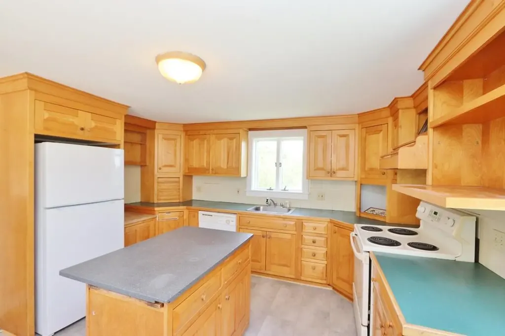 8 Strawberry Lane Rockport ME 04856