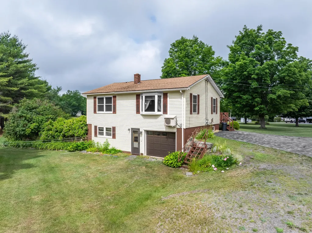 15 Fitz Lane Glenburn ME 04401