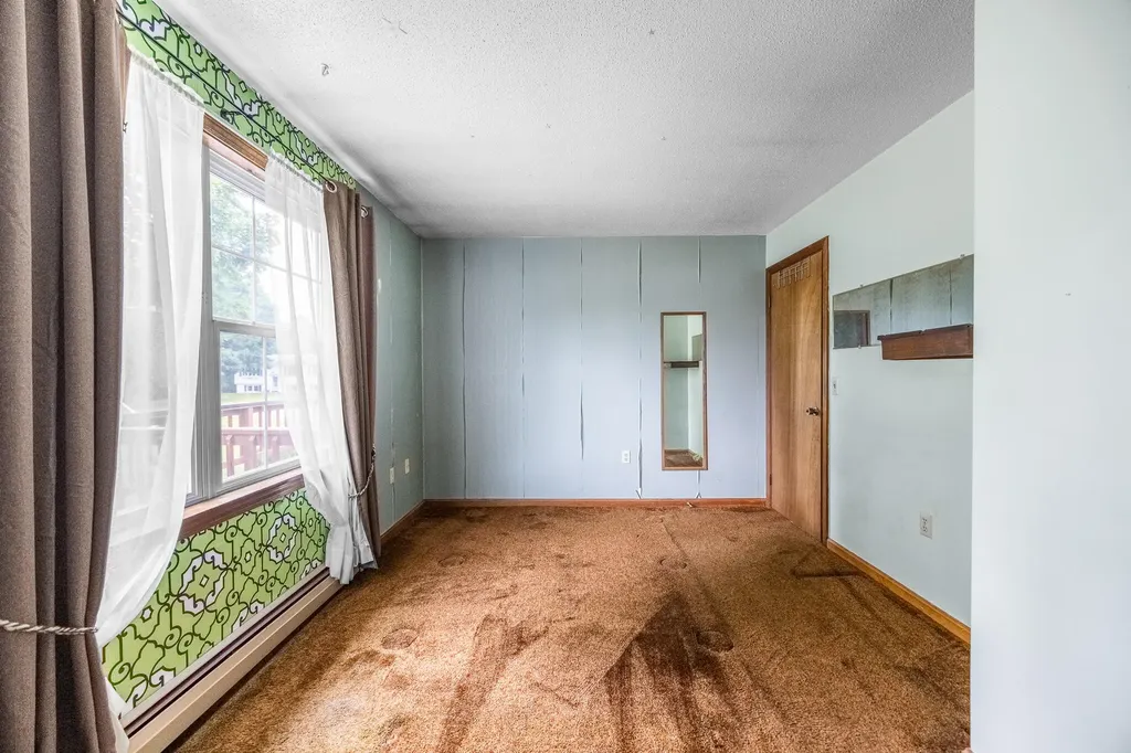 15 Fitz Lane Glenburn ME 04401