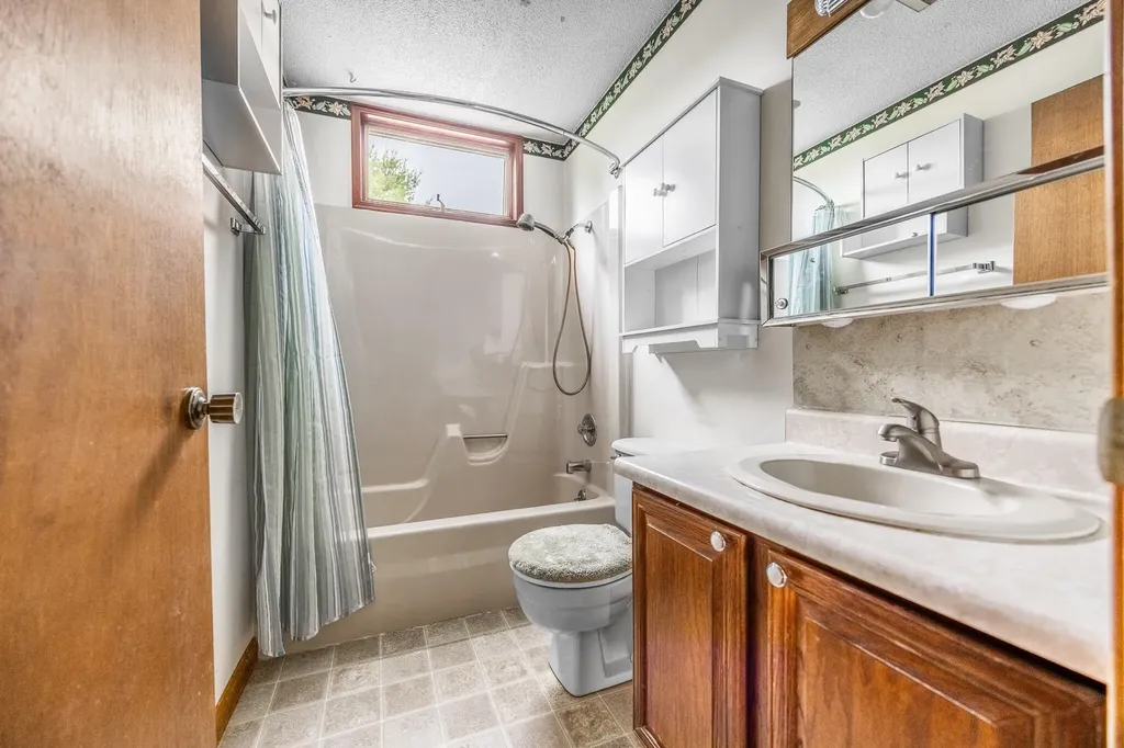 15 Fitz Lane Glenburn ME 04401