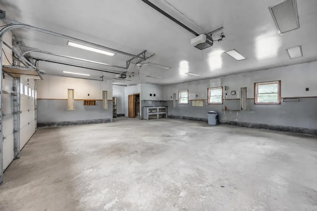 15 Fitz Lane Glenburn ME 04401
