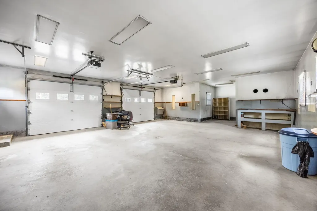 15 Fitz Lane Glenburn ME 04401