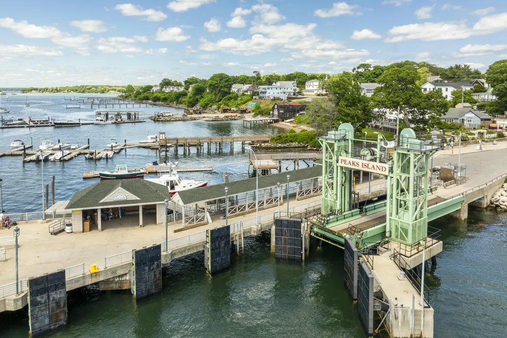 109 Reed Avenue Portland ME 04108