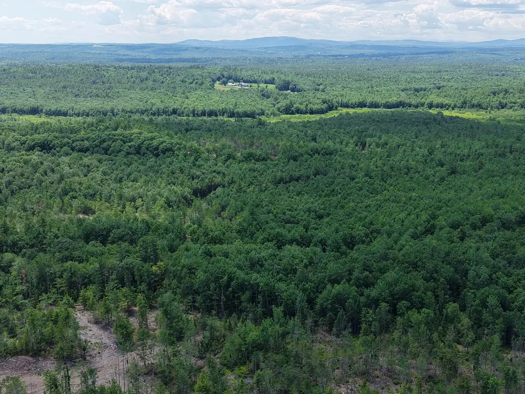 Multiple Quaker Ridge Road Leeds ME 04263