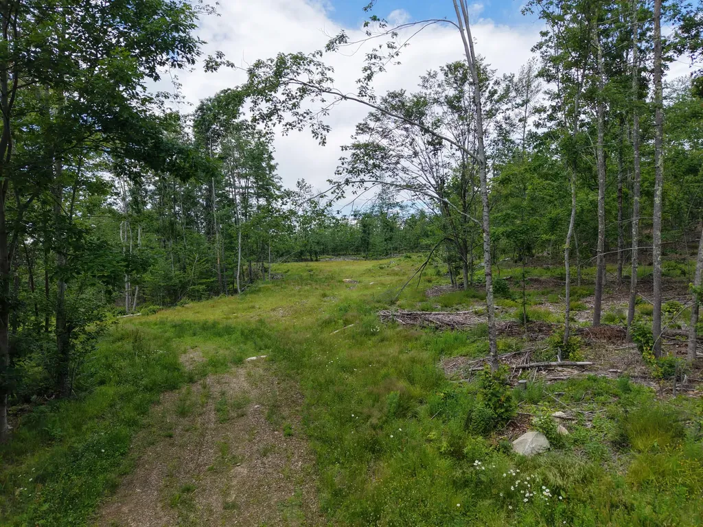 Multiple Quaker Ridge Road Leeds ME 04263