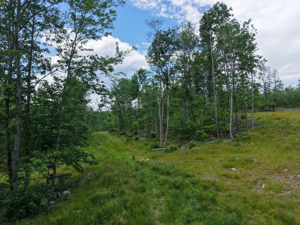 Multiple Quaker Ridge Road Leeds ME 04263