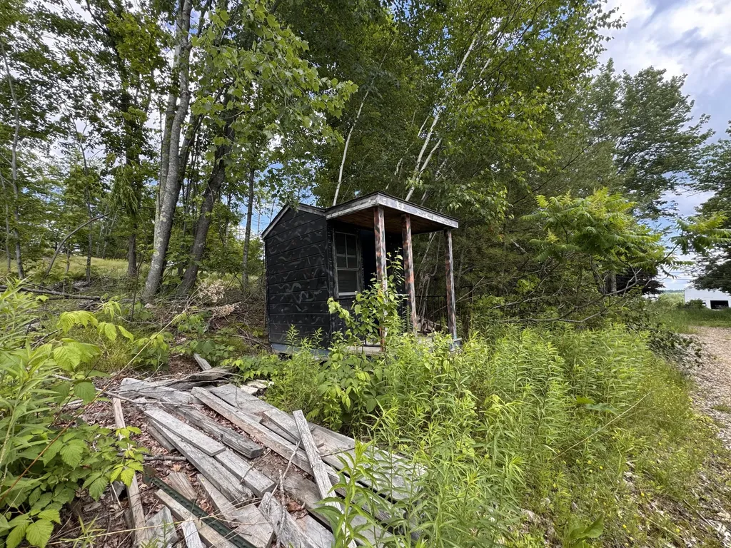 Multiple Quaker Ridge Road Leeds ME 04263