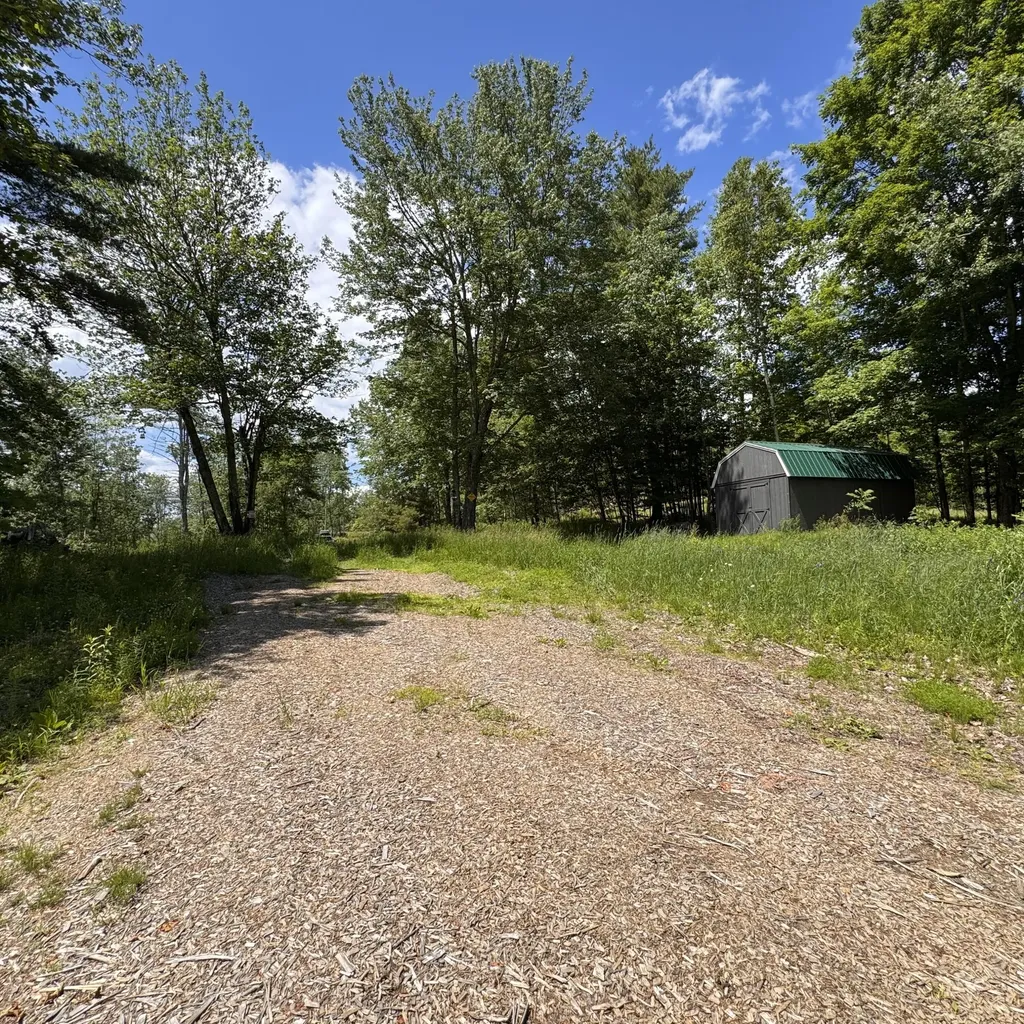 Multiple Quaker Ridge Road Leeds ME 04263