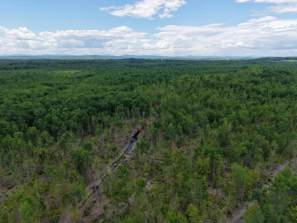 Multiple Quaker Ridge Road Leeds ME 04263