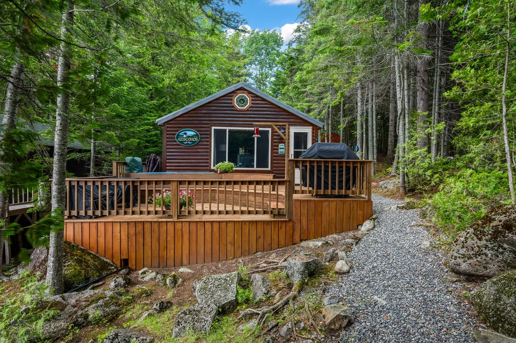 16 Deans Way Rangeley ME 04970
