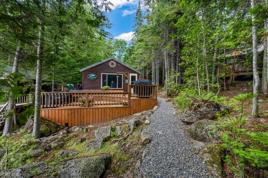 16 Deans Way Rangeley ME 04970