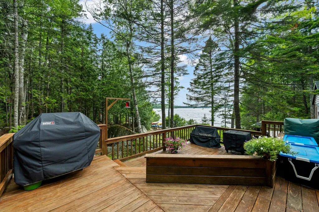 16 Deans Way Rangeley ME 04970