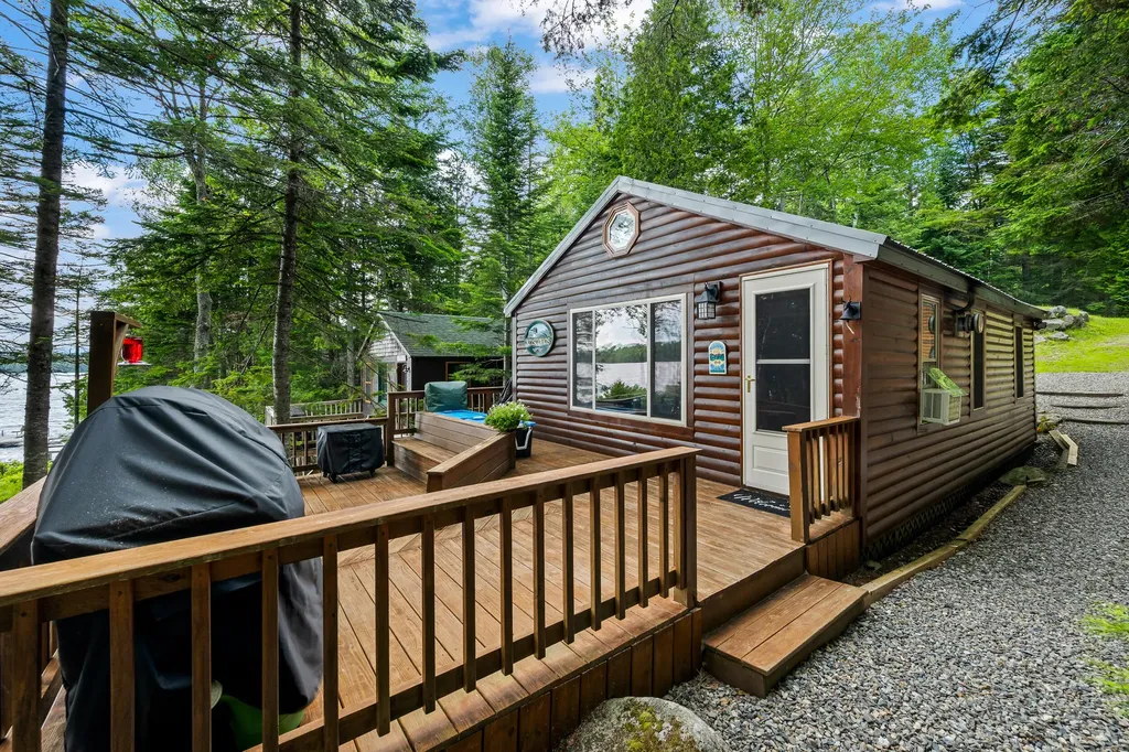 16 Deans Way Rangeley ME 04970