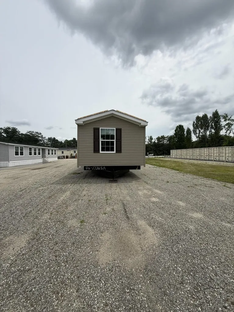 9 Michaels Way Paris ME 04281