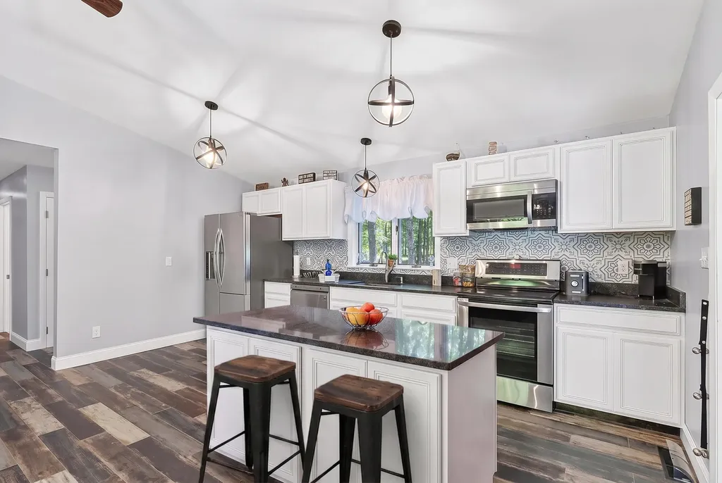 18 Lisa Lane Naples ME 04055