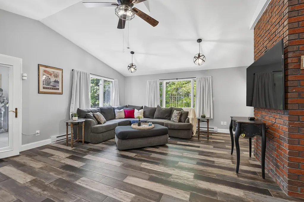 18 Lisa Lane Naples ME 04055