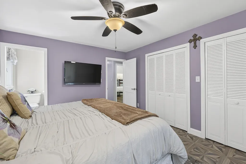 18 Lisa Lane Naples ME 04055