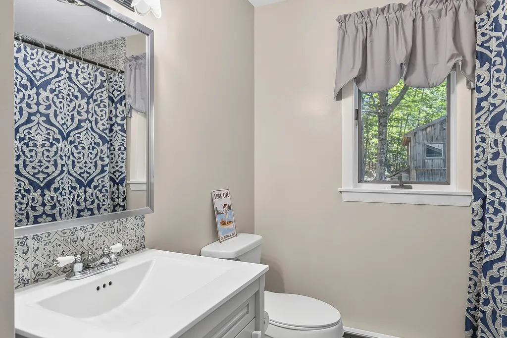 18 Lisa Lane Naples ME 04055