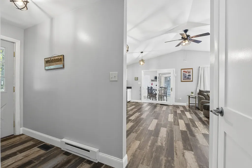 18 Lisa Lane Naples ME 04055