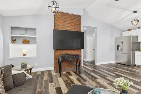 18 Lisa Lane Naples ME 04055