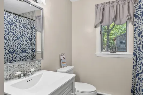 18 Lisa Lane Naples ME 04055