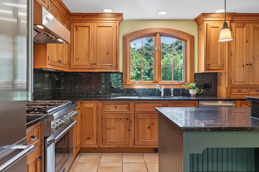 17 Thornhurst Road Falmouth ME 04105