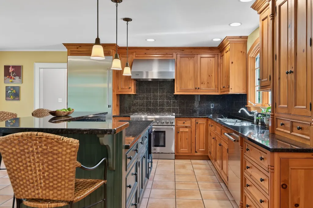17 Thornhurst Road Falmouth ME 04105