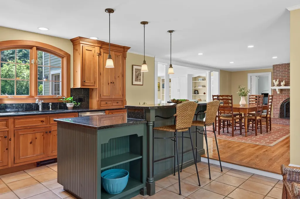 17 Thornhurst Road Falmouth ME 04105