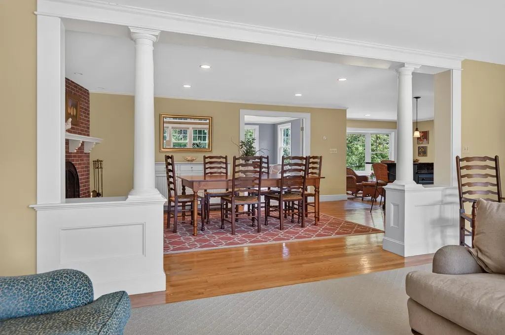 17 Thornhurst Road Falmouth ME 04105