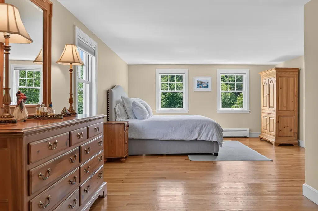 17 Thornhurst Road Falmouth ME 04105