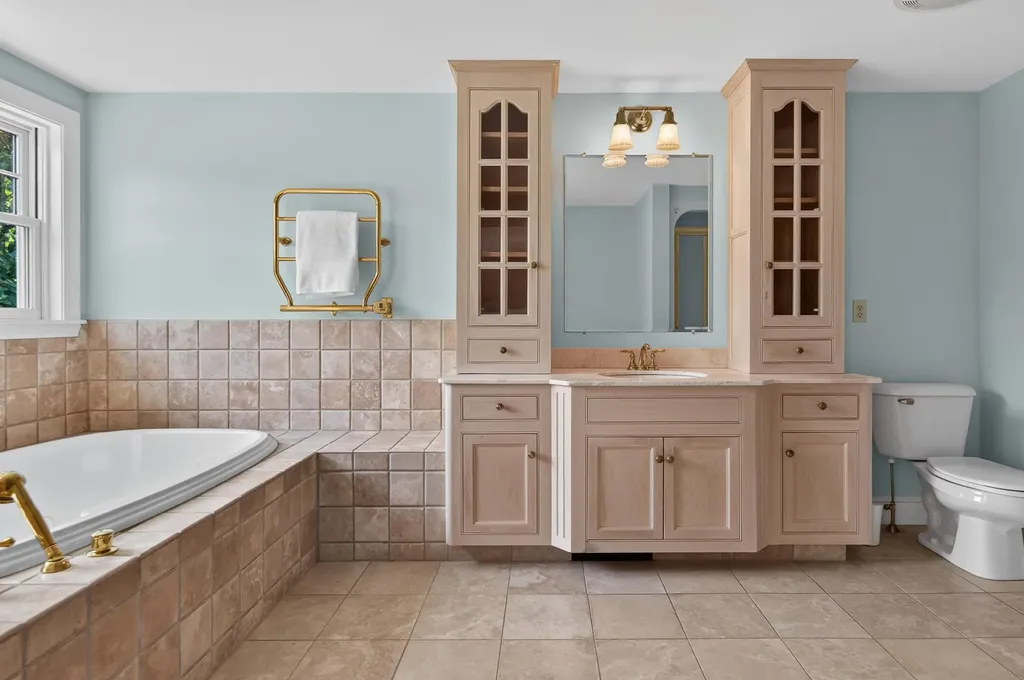 17 Thornhurst Road Falmouth ME 04105