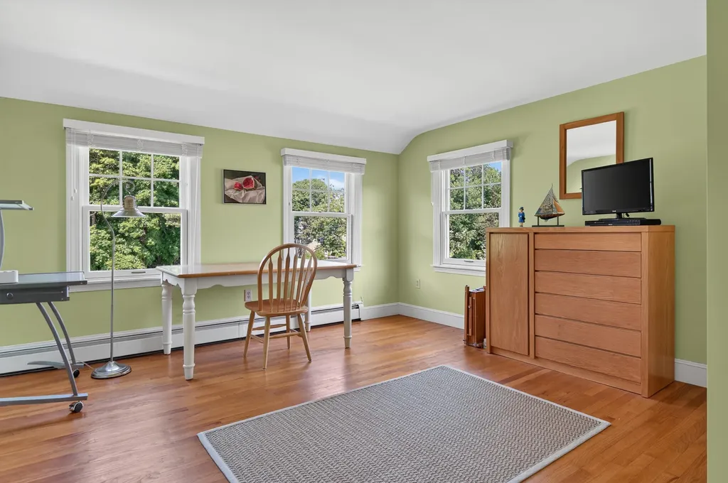 17 Thornhurst Road Falmouth ME 04105