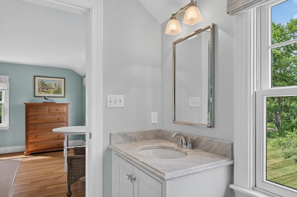 17 Thornhurst Road Falmouth ME 04105
