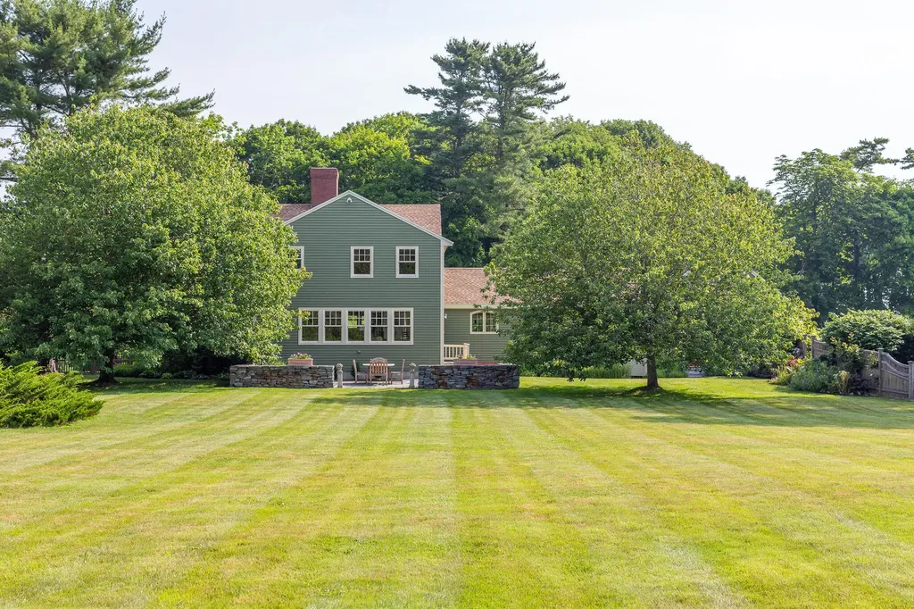 17 Thornhurst Road Falmouth ME 04105
